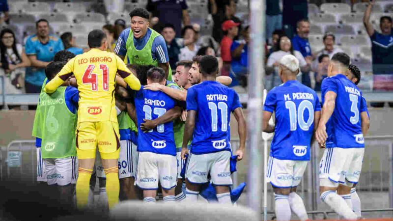 Cruzeiro aproveita erros do Botafogo e vence no Mineirão na estreia do Brasileirão