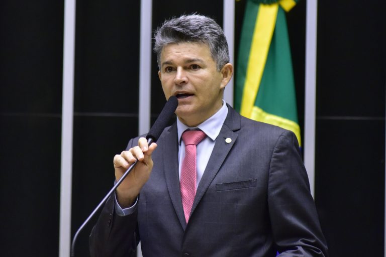 Medeiros pede afastamento de ministra e aponta uso político de tragédia no Rio Grande do Sul