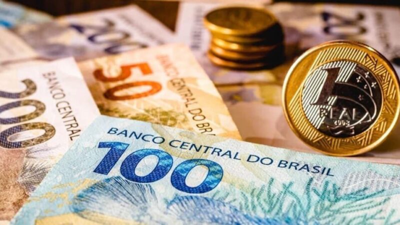 Rendimento médio real do trabalhador cresceu 4,7% em um ano, diz IBGE