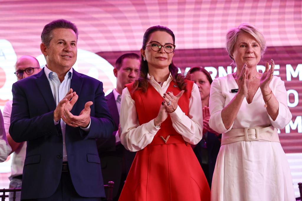 Governador e primeira-dama de Mato Grosso entregam veículos para alavancar ações do SER Família Mulher e SER Família Indígena