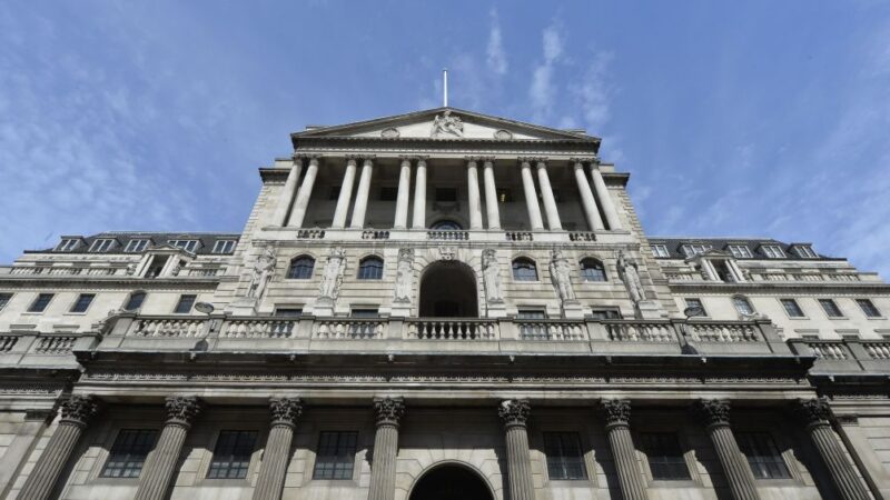 Banco da Inglaterra corta juros em 0,25 ponto e diz que agirá com cautela no futuro