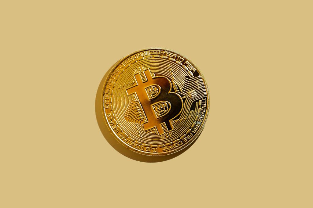 Bitcoin salta e se aproxima de US$ 60 mil com melhora dos mercados globais