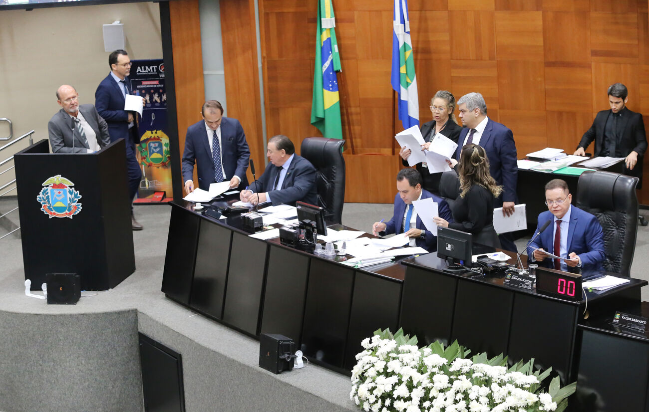 Comissão aprova novos cargos na Mesa Diretora e deputado descarta aumento de gastos para a Assembleia