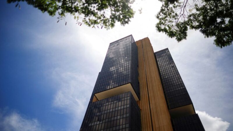 BC diz que não hesitará em elevar juros se julgar apropriado, mostra ata