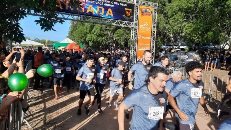 Polícia reúne 2,5 mil pessoas em tradicional corrida com obstáculos em Cuiabá