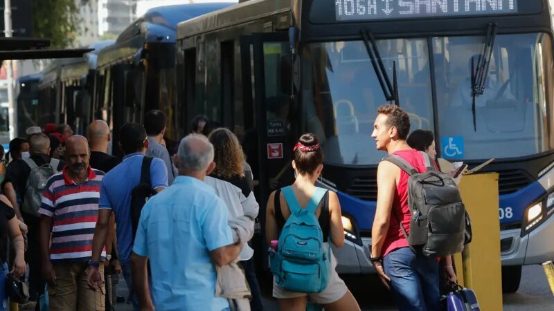 Setor de serviços cresce 0,5% de março para abril no país, revela IBGE