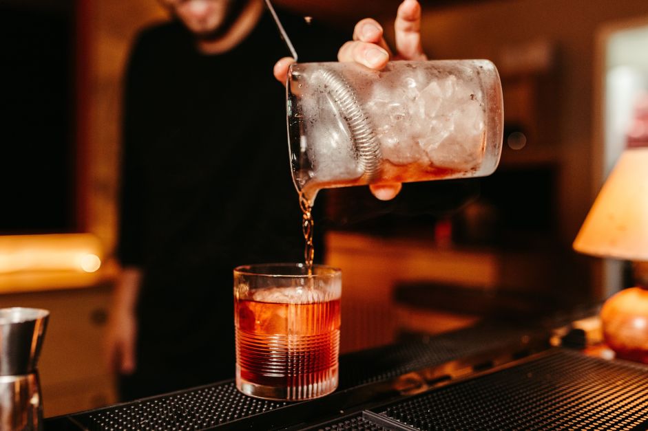 Inflação em bares e restaurantes é maior que a de insumos pela primeira vez no ano, aponta Abrasel