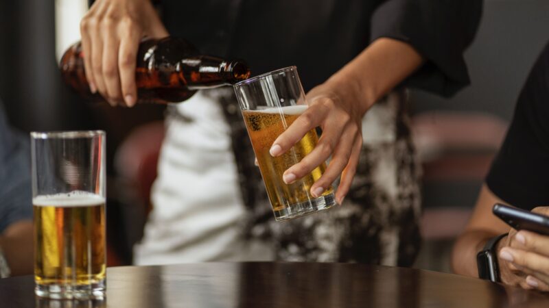 7 em cada 10 brasileiros consideram impostos sobre cerveja altos, diz pesquisa