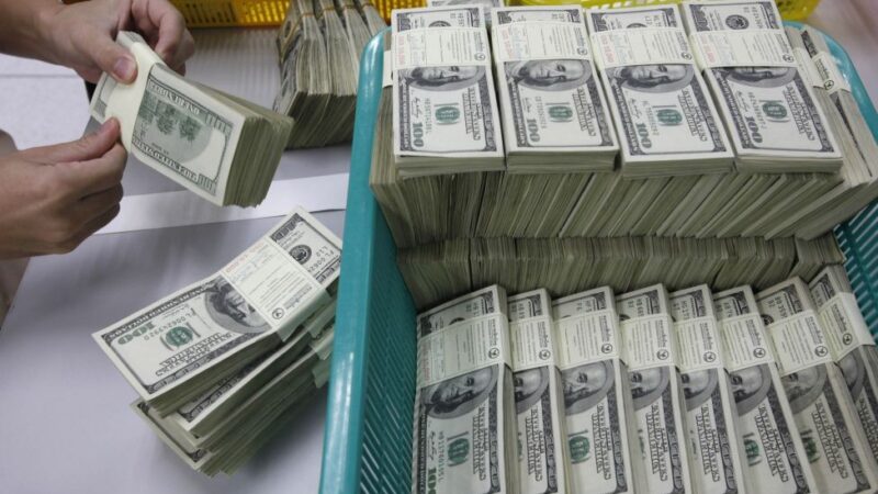 BC intervém no câmbio e anuncia leilão à vista de até US$ 1,5 bilhão nesta sexta (30)