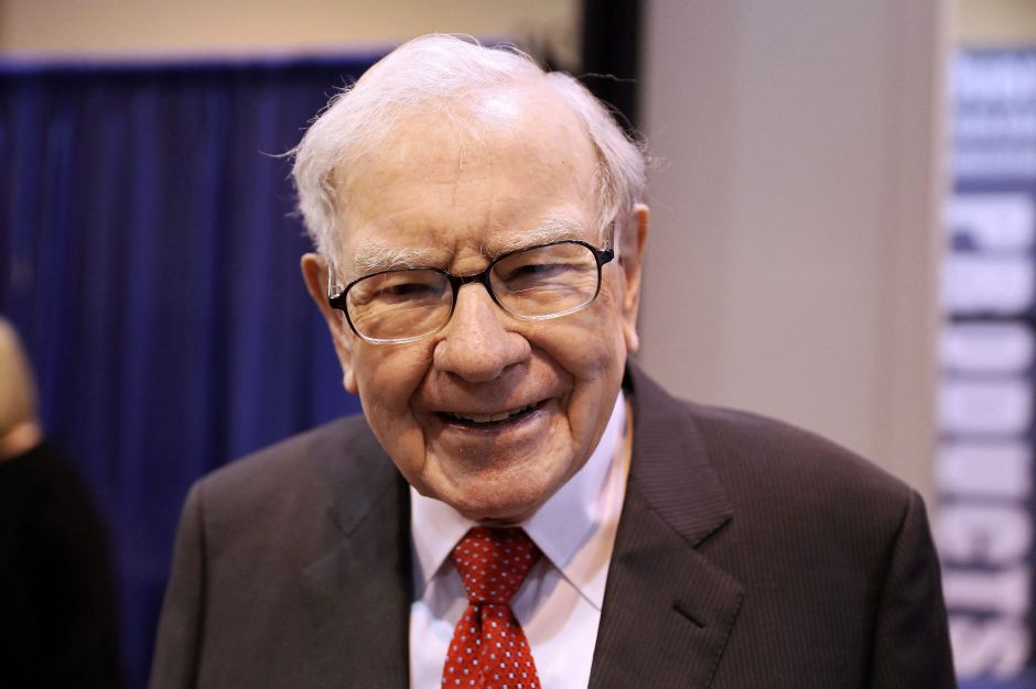 Berkshire, de Warren Buffet, corta participação na Apple pela metade