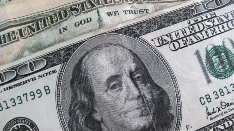 Dólar abre acima de R$ 5,75 antes de dados de emprego dos EUA