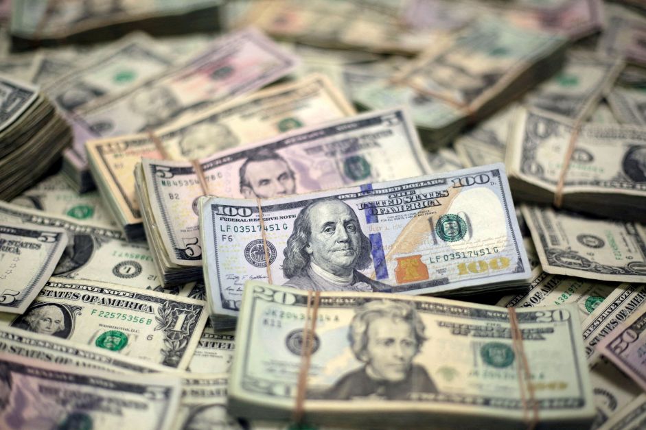 Dólar opera em alta na espera por novos dados sobre a economia dos EUA