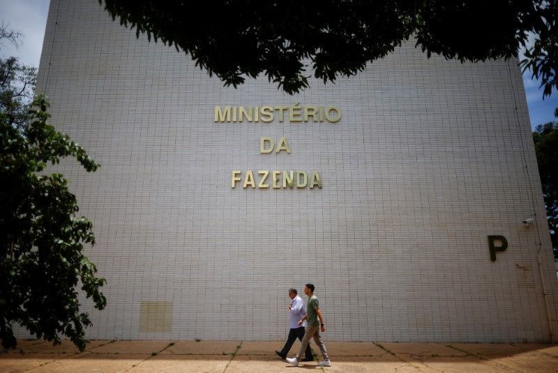 Fazenda tenta limitar perdas fiscais da “tese do século“ em julgamento no STJ, mas decisão é adiada
