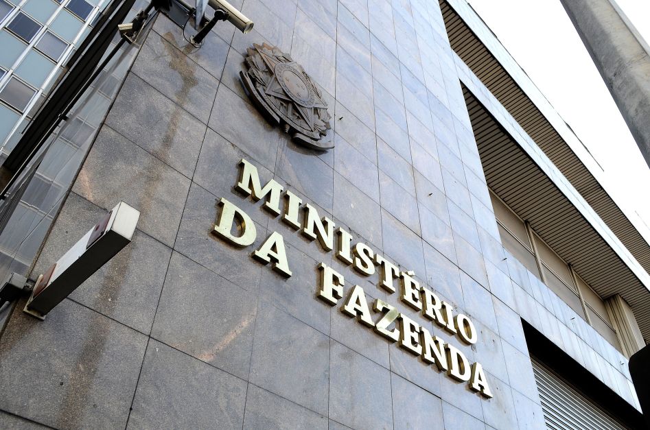 Governo indica que irá revisar projeção do PIB de 2024 para cima