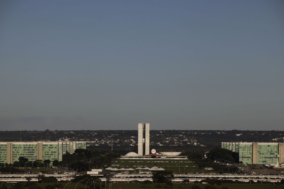Governo estima arrecadar R$ 20,9 bi com JCP e CSLL para garantir déficit zero em 2025