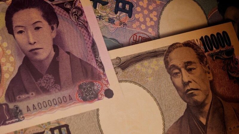 Iene recua pela primeira vez no mês, enquanto mercados retomam calma