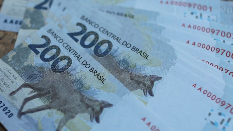 Juros futuros têm alta firme após ata do Copom precificar aumento da Selic