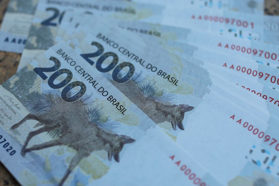 Juros futuros têm alta firme após ata do Copom precificar aumento da Selic