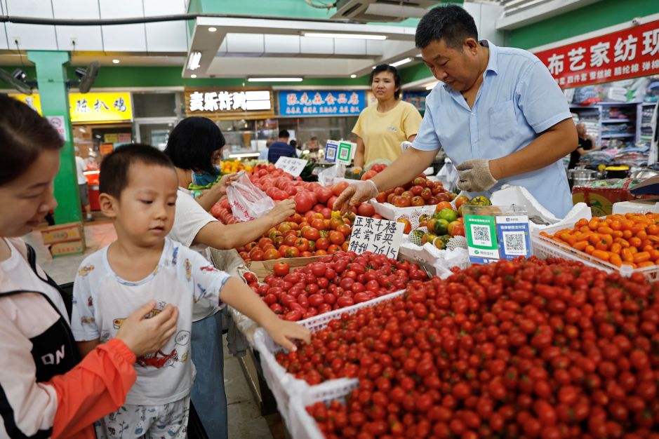 Na China, preços ao consumidor aceleram em meio a distúrbios climáticos; demanda segue fraca