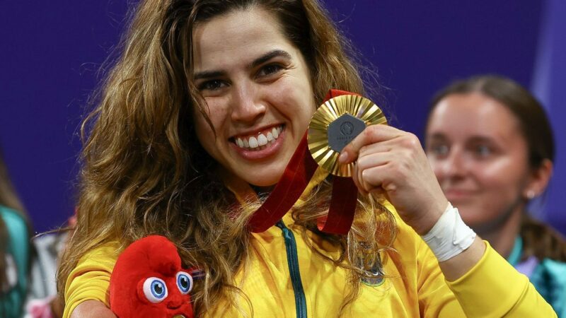 Ouro no parataekwondo, Carol Moura começou luta por hobby após assalto