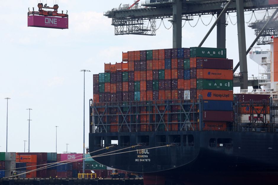 Déficit comercial dos EUA diminui em outubro após queda nas importações