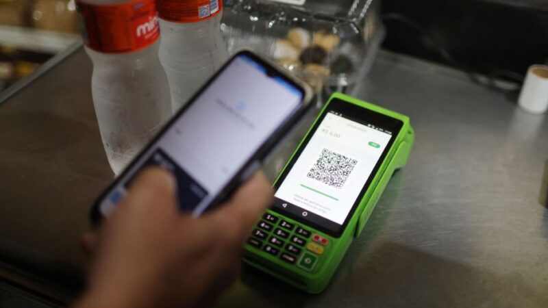 Pagamento por aproximação sobe 52,9% em 1 ano, mostra Abecs