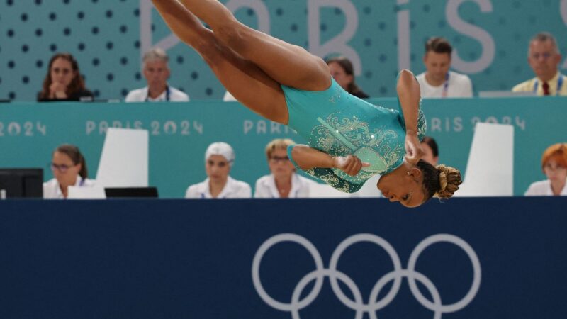Rebeca é ouro no solo e vira maior medalhista olímpica do Brasil