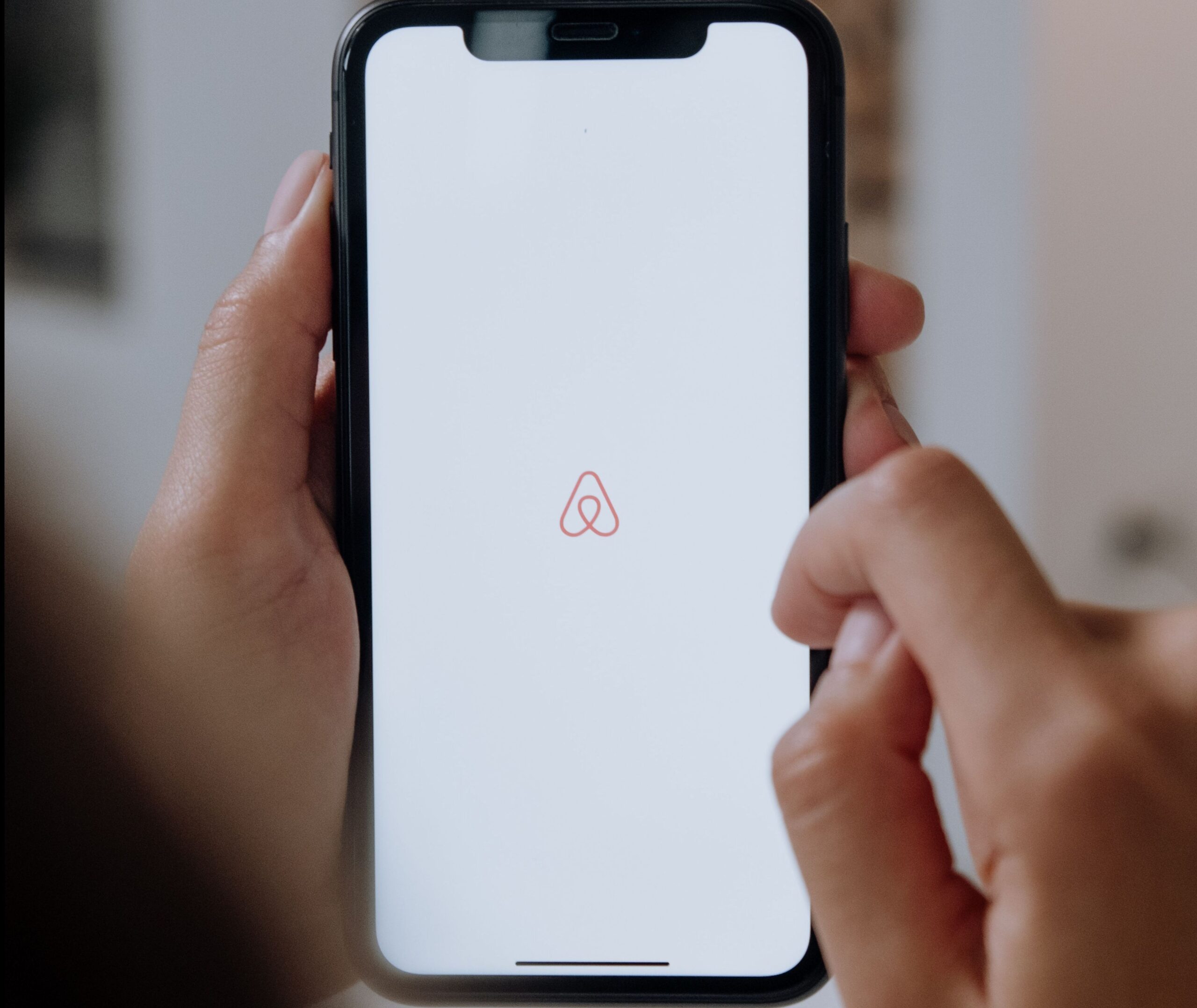 Receita mira proprietários que não declaram aluguel recebido via Airbnb
