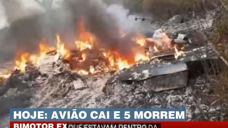 VIDEO: Avião de pequeno porte cai na zona rural de Mato Grosso | Brasil Urgente