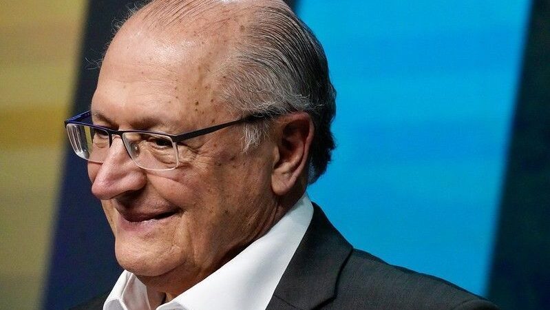 Alckmin volta a falar em “cautela“ sobre taxação do aço