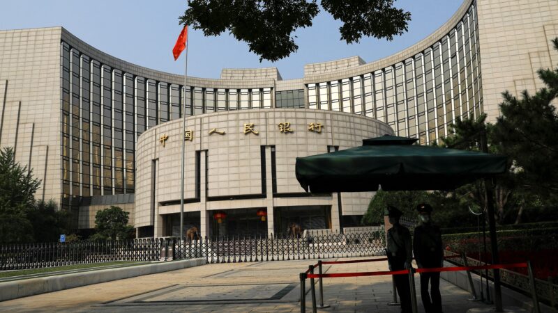 China mantém taxas de empréstimo em decisão surpreendente após corte do Fed