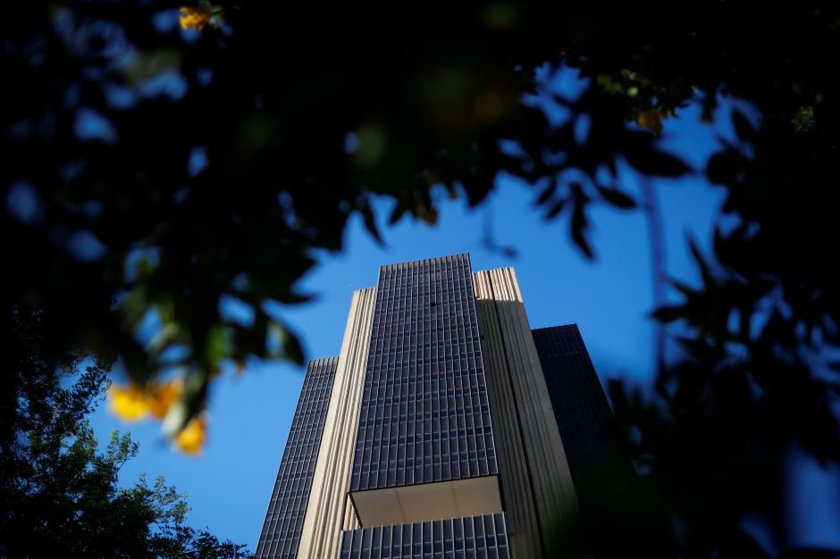 Mercado eleva expectativas para inflação e dólar em 2025, aponta Focus