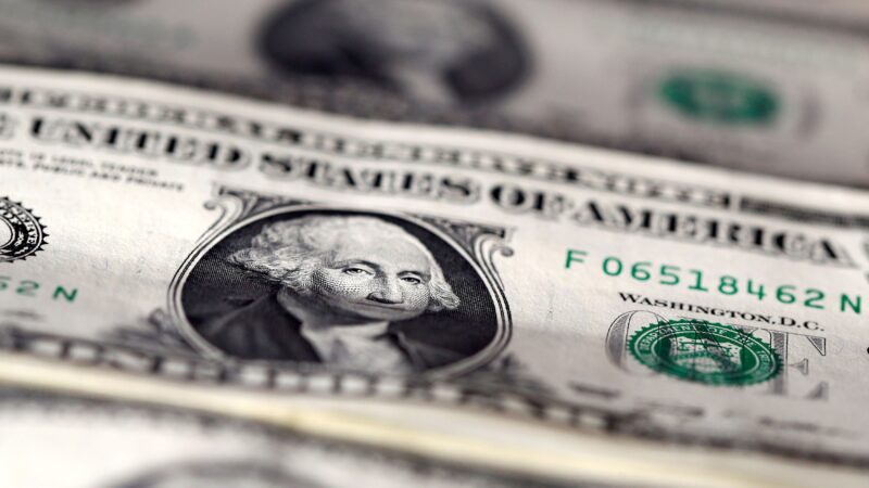 Dólar e bolsa oscilam pouco em meio a guerra tarifária e dados de inflação