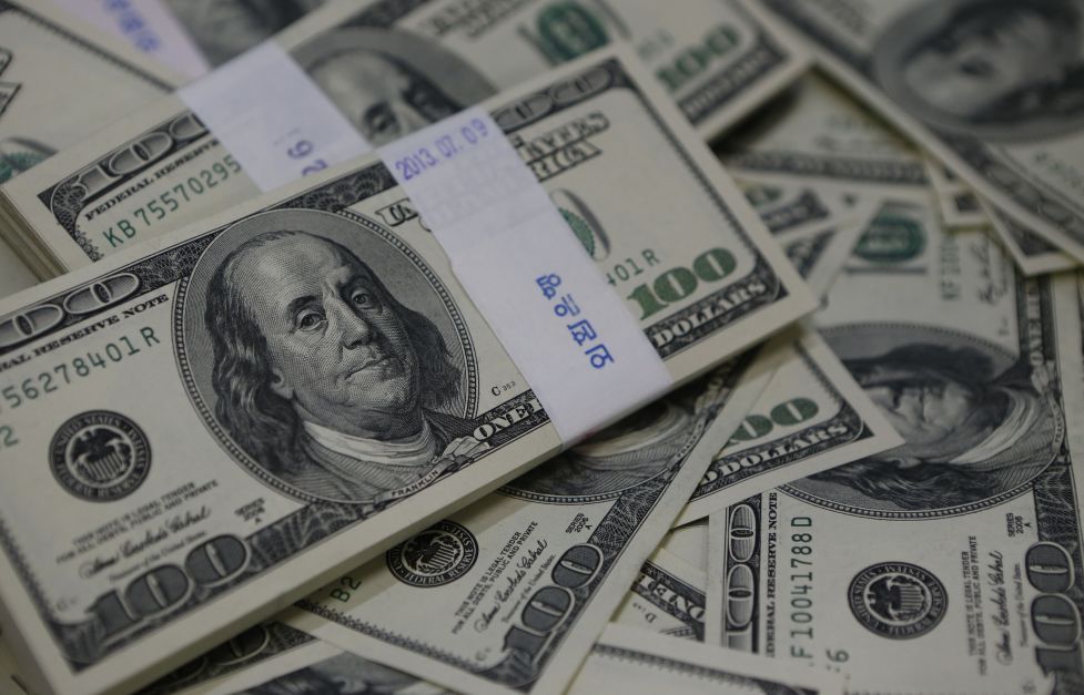 Dólar sobe com mercado à espera de novos dado de inflação nos EUA