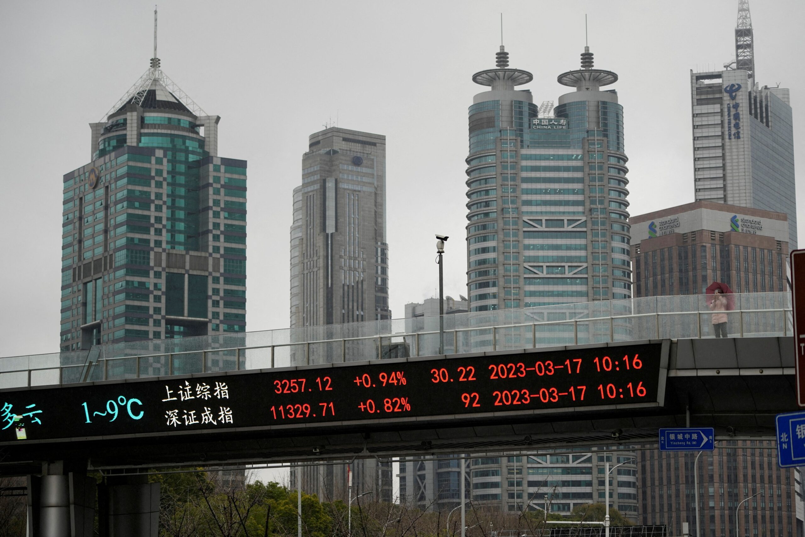 Índices da China recuam para mínimas de 7 meses com queda em setores de tecnologia e imobiliário