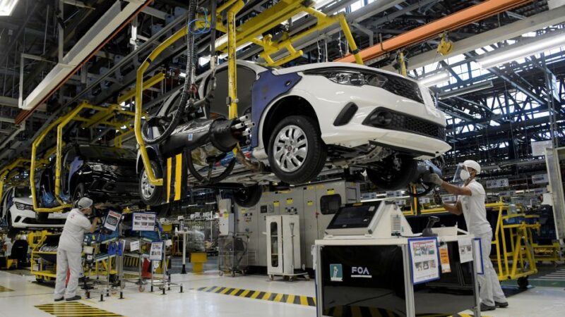 Indústria brasileira cresce em agosto ao menor ritmo desde início do ano, mostra PMI