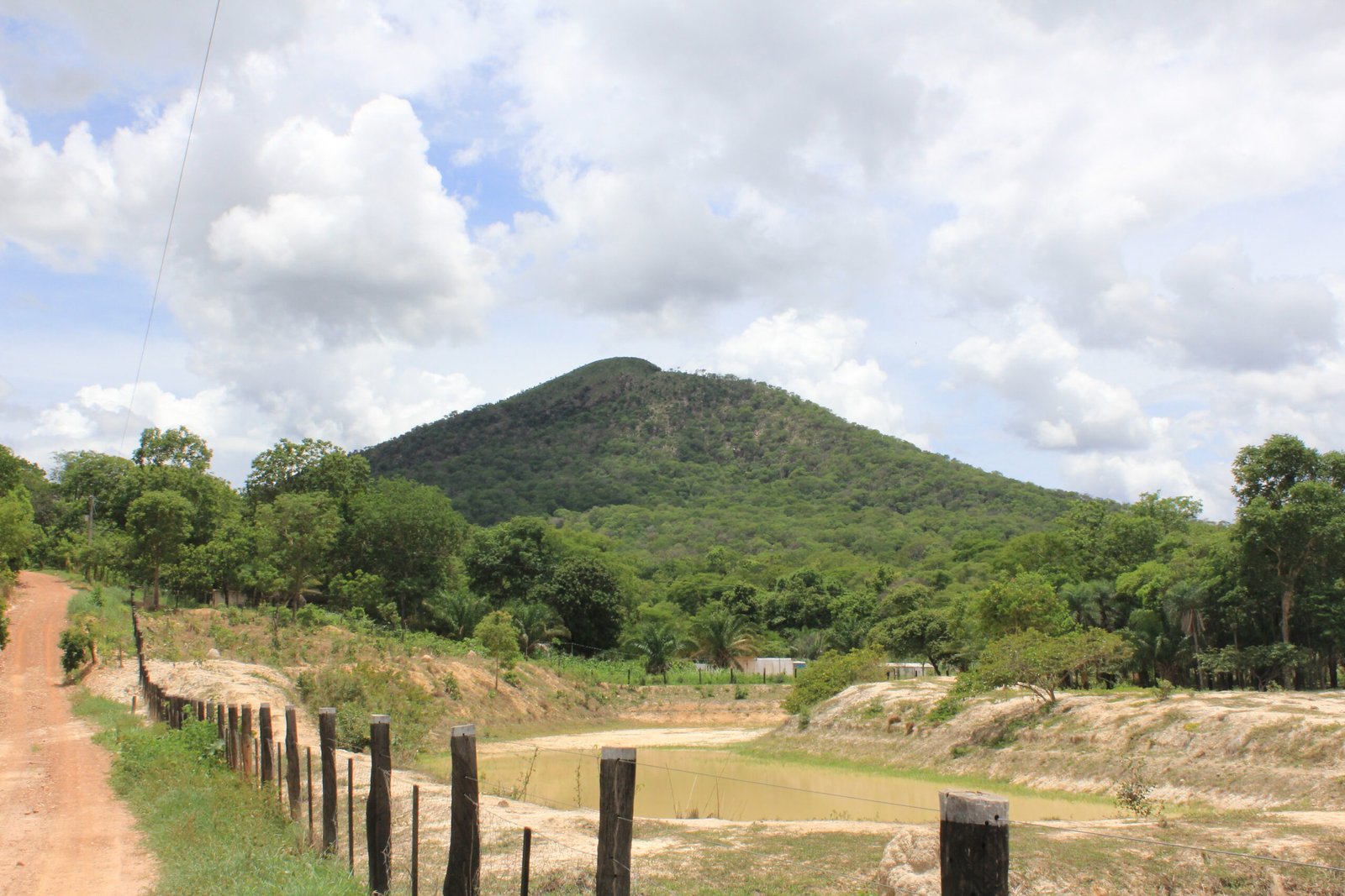 Governo de MT vai asfaltar estrada que dá acesso ao Morro de Santo Antônio