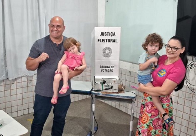 Abílio Brunini  brinca na hora de votar “Eleição aqui é uma adrenalina, como final de Copa do Mundo nos pênaltis” – Jornal Advogado – Em Mato Grosso