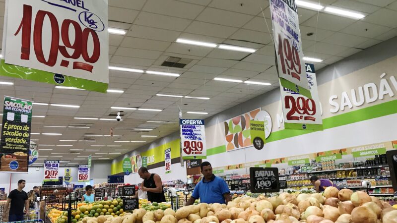 Analistas elevam previsão de inflação este ano e veem PIB maior em 2025, mostra Focus