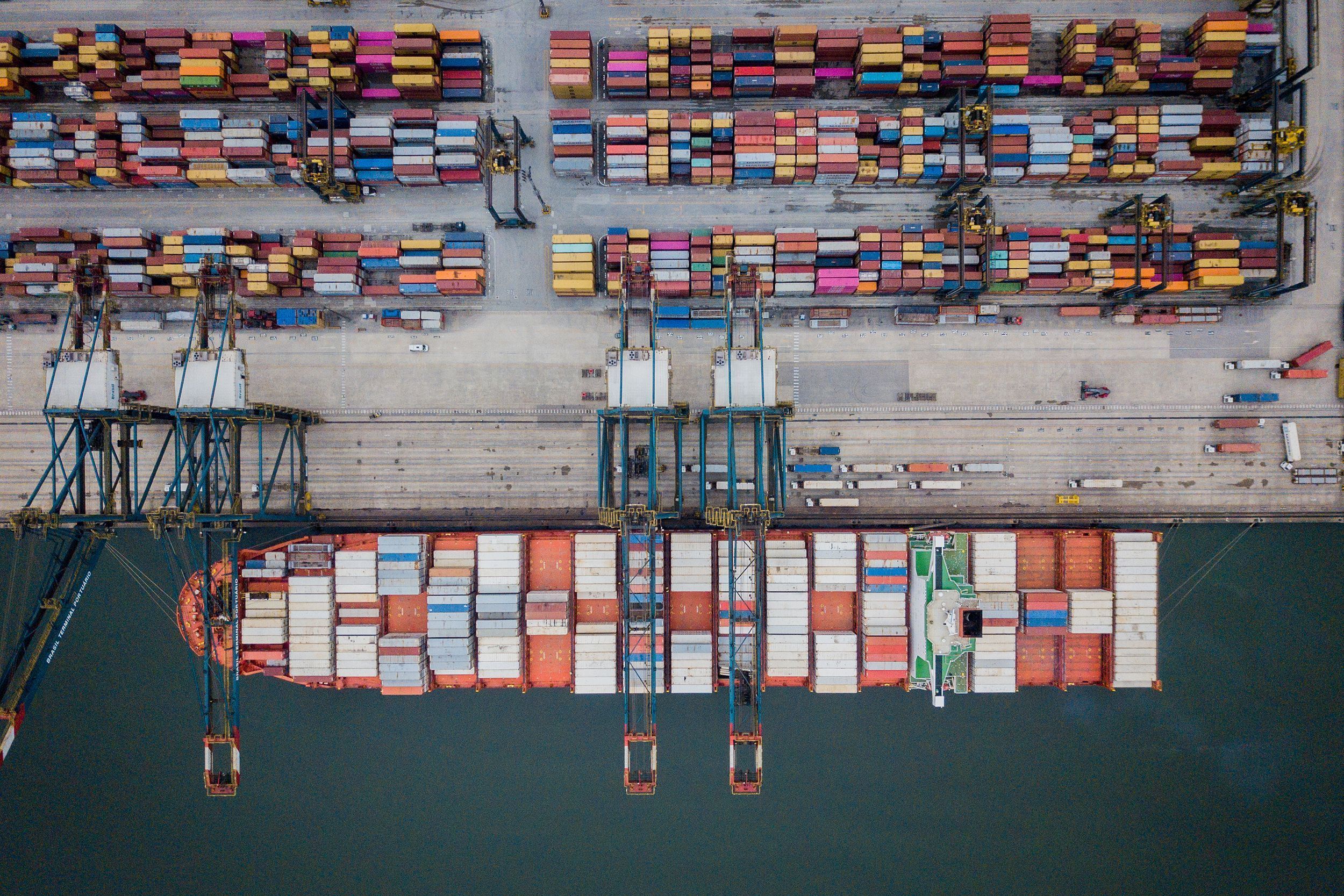 Indústria perde espaço e exportações brasileiras se tornam mais primárias
