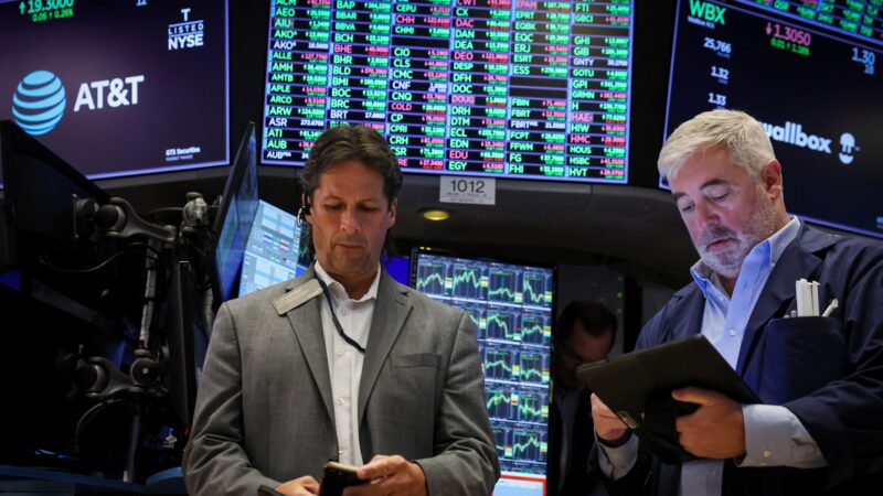 Bolsas de NY fecham em alta na sessão e na semana, lideradas por bancos