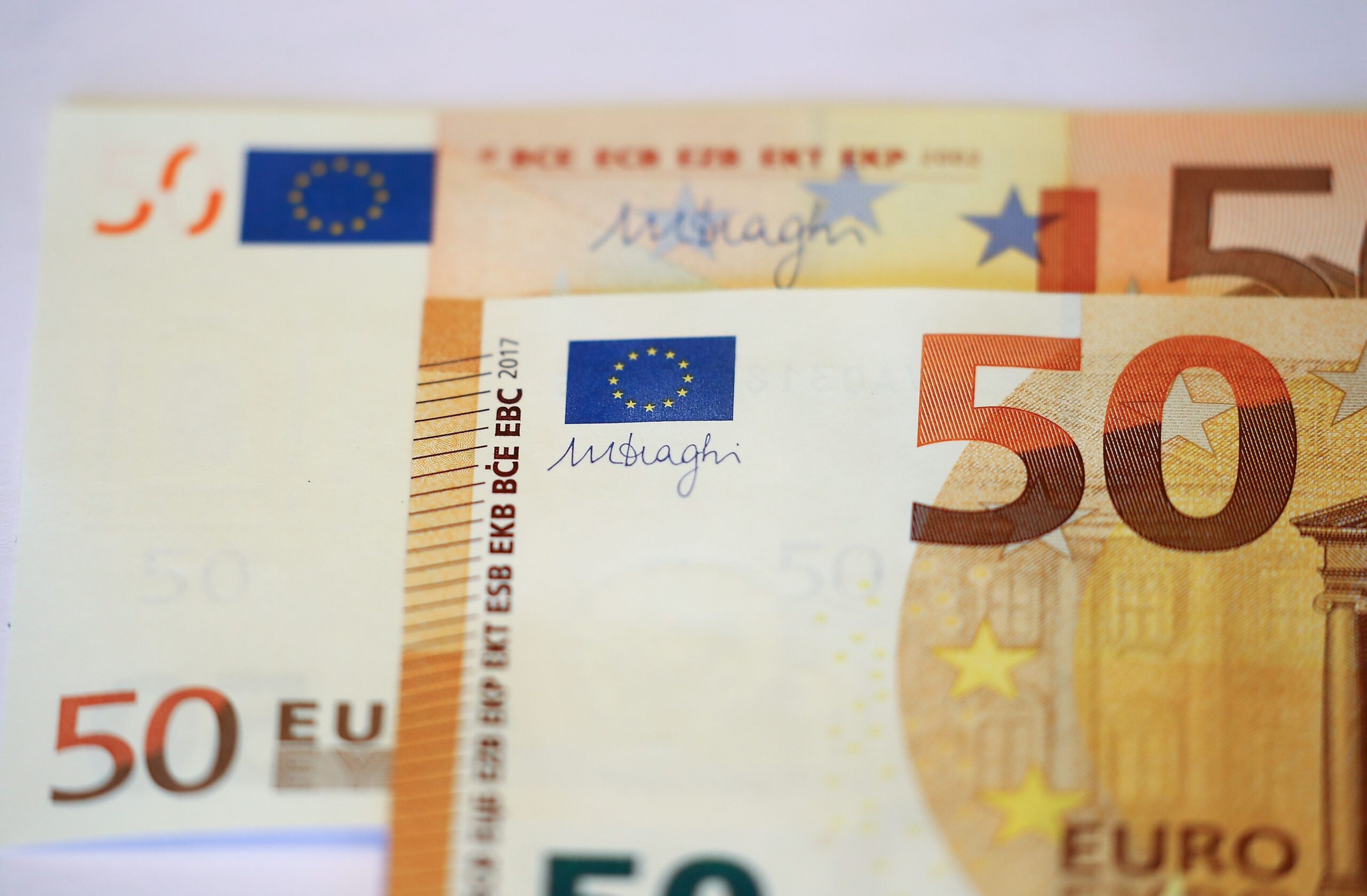Inflação da zona do euro acelera e reforça argumentos por cautela no corte de juros