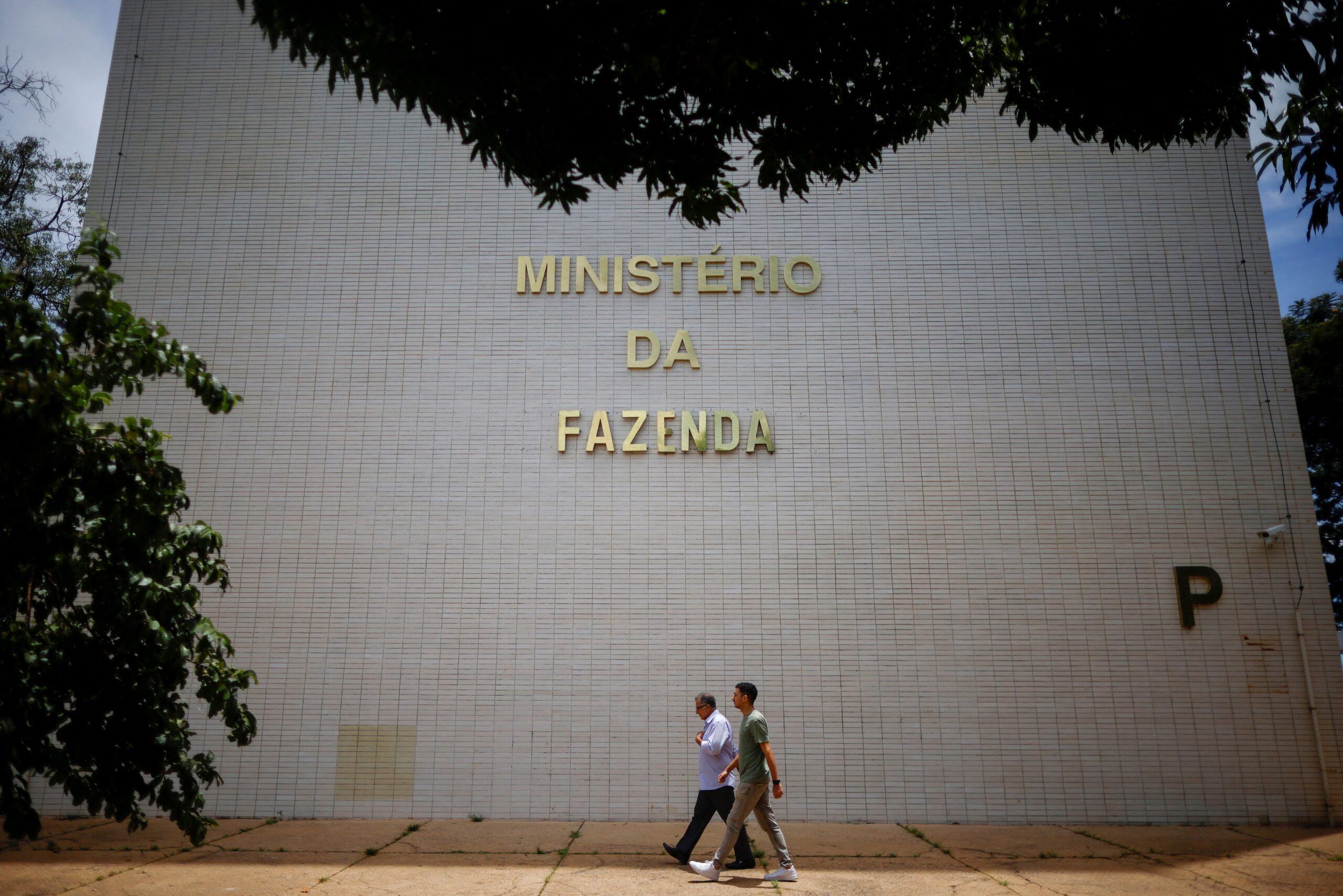 Fazenda tenta endurecer regras e governos podem ficar proibidos de dar incentivo fiscal
