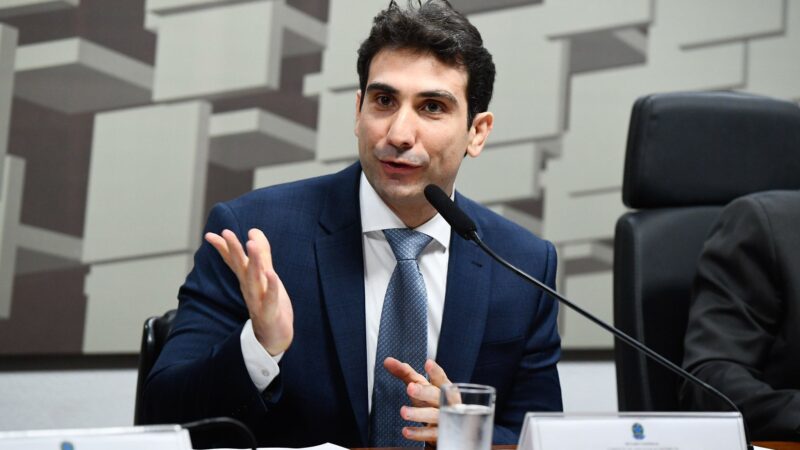 Galípolo diz que inflação deve seguir fora da meta