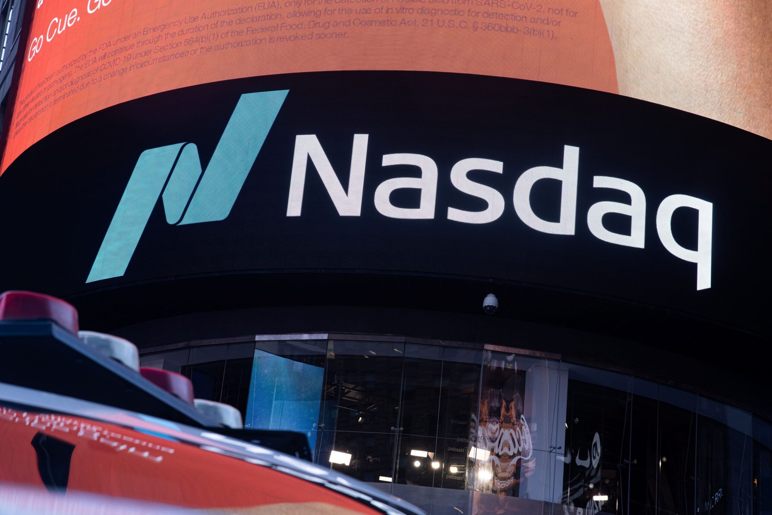 Futuros do Nasdaq sobem com alta de ações de chips e decisão do Fed em foco