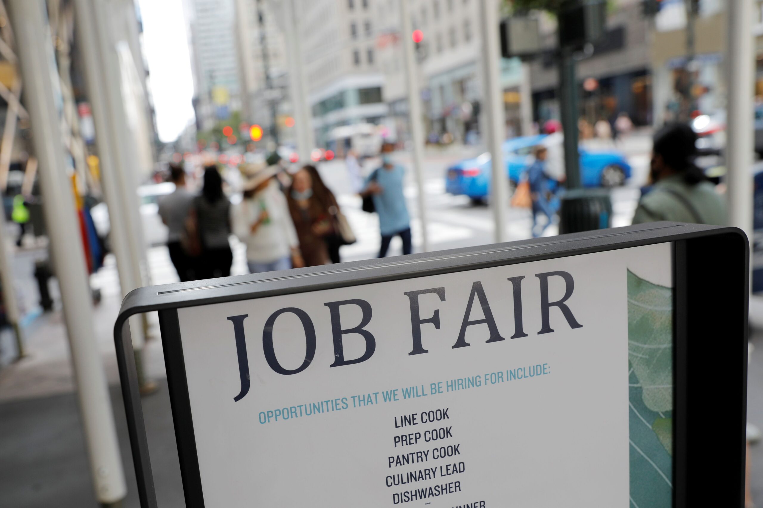 Por que jovens nos EUA estão com dificuldades para conseguir emprego?