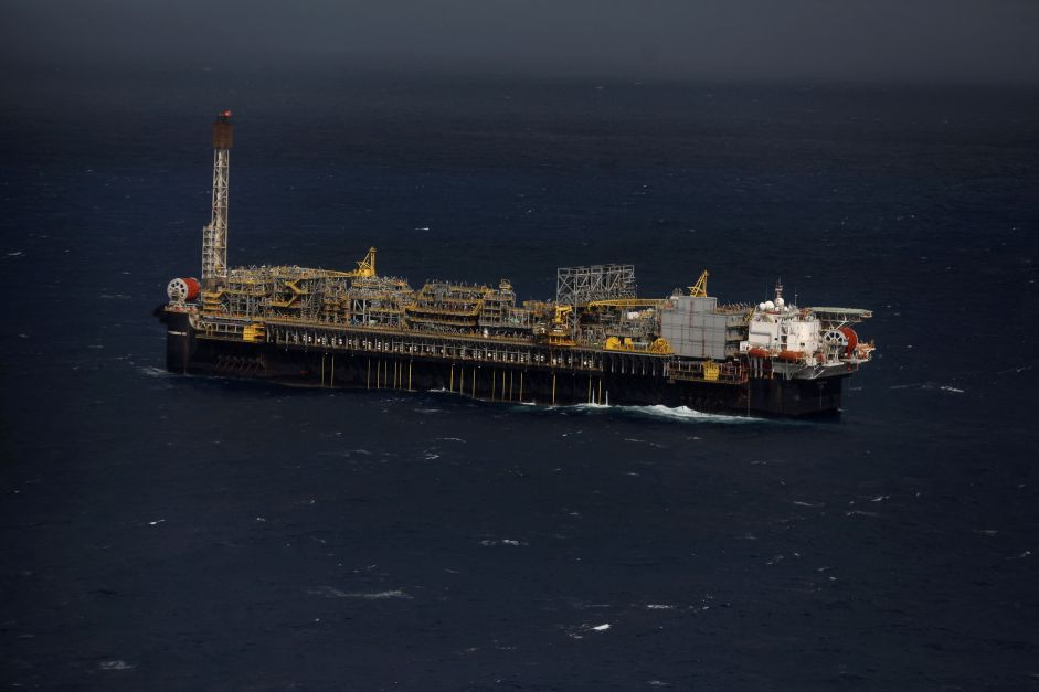 Produção de petróleo no Brasil sobe 3,4% em agosto, segundo ANP