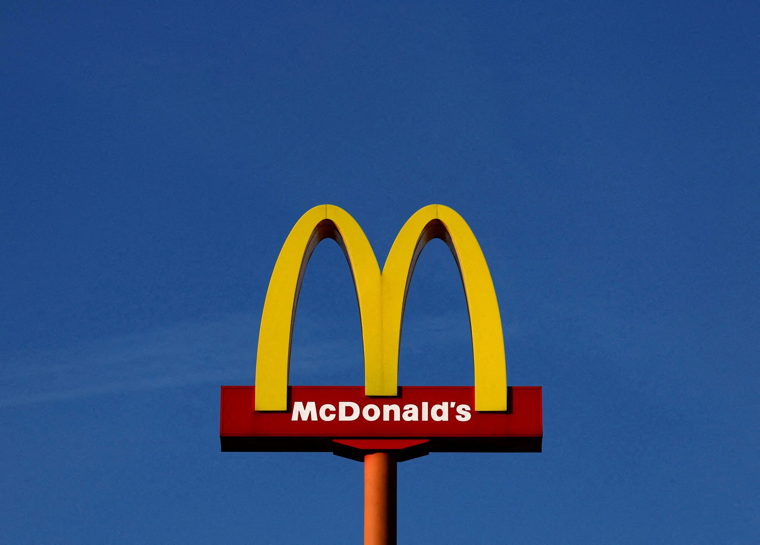 Redes de fast-food retiram cebolas de cardápio após surto de E. coli no McDonald’s
