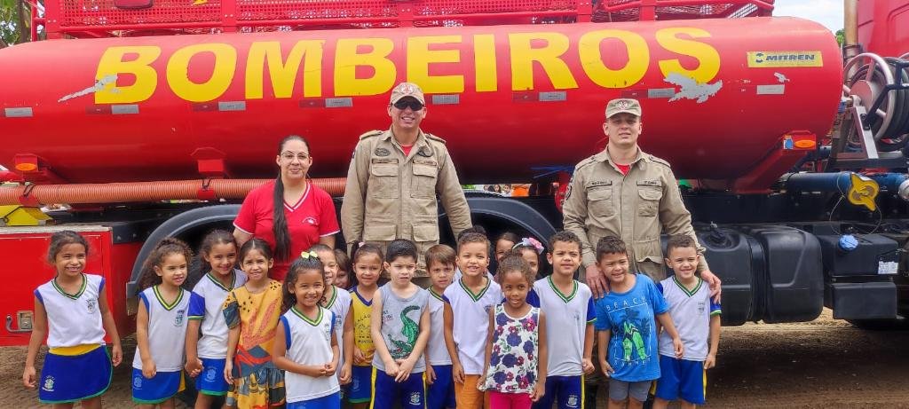 Bombeiros visitam escola municipal de educação infantil em Primavera do Leste