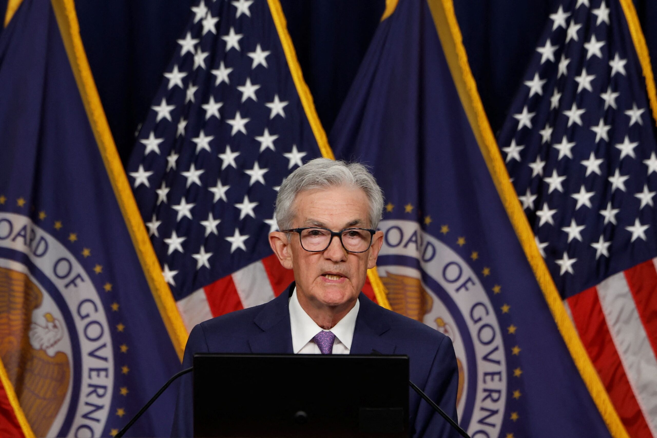 Economia dos EUA dá sinais de que não há pressa para derrubar juros, diz Powell